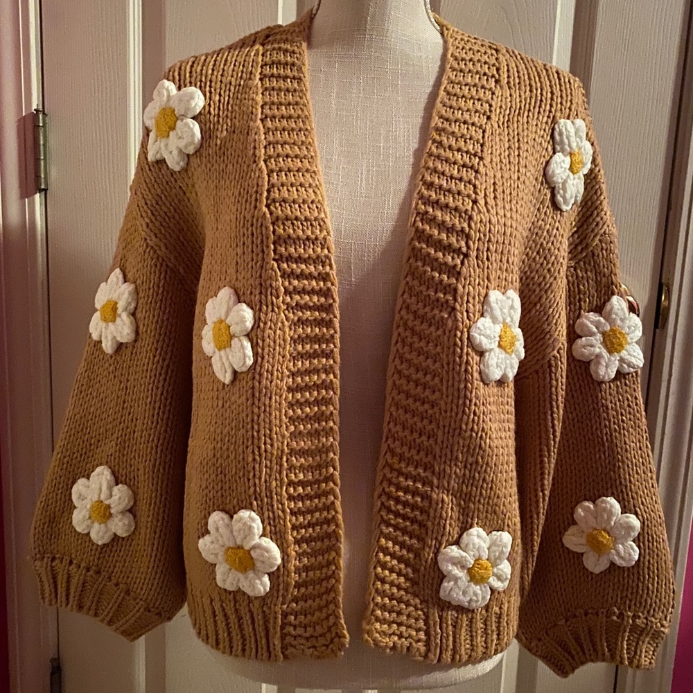 Super Soft Oversized Knit Camel Daisy Cardigan Size Small
